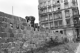 Статья: Предыстория возведения Берлинской Стены. Август 1961 года.