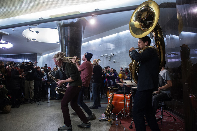 Концерт 1/2 Orchestra в вестибюле станции Московского метрополитена «Маяковская» в рамках Всероссийской культурно-образовательной акции «Ночь искусств»