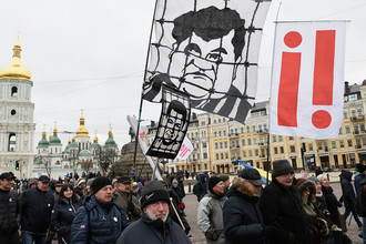Сторонники бывшего губернатора Одесской области Украины и лидера политической партии «Рух нових сил» Михаила Саакашвили во время митинга с требованием отставки президента Украины Петра Порошенко. 4 февраля 2018