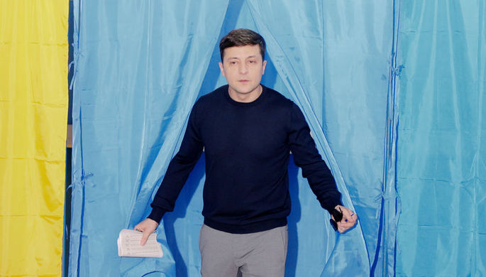 Кандидат в Президенты Украины Владимир Зеленский на избирательном участке в Киеве, 31 марта 2019...