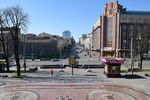 Улица Крещатик в Киеве, Украина, 23 марта 2020 года