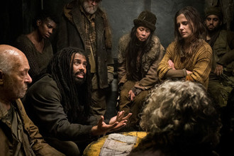 Кадр из сериала «Сквозь снег» (2020)