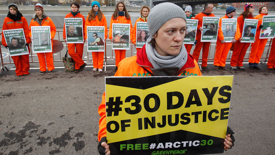 Акция Greenpeace после задержания судна Arctic Sunrise в Печорском море, 18 октября 2013 года