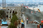 Эстакада на трассе I-880 в Сан-Франциско, Калифорния, 19 октября 1989 года