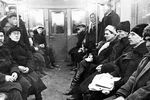 В вагоне Московского метрополитена, 1935 год