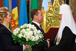 Премьер-министр Дмитрий Медведев и его супруга Светлана с патриархом Московским и всея Руси Кириллом в храме Христа Спасителя