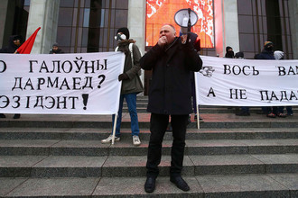 Бывший кандидат в президенты Белоруссии Николай Статкевич на протестной акции в Минске, 17 февраля 2017 года