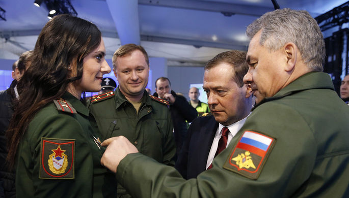 24 февраля 2017 года. Председатель правительства РФ Дмитрий Медведев перед началом церемонии...