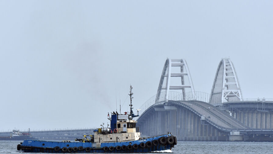На Крымском мосту перекрыли движение автомобилей