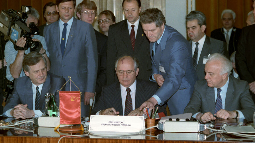 Синатра, пикник и свой путь: как Михаил Горбачев потерял Восточную Европу