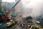 Работы по расчистке завалов на месте взрыва в жилом доме на Каширском шоссе в Москве, 14 сентября 1999 года