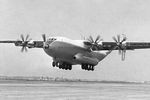 Самолет «АН-22» заходит на посадку, 1965 год