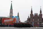 Военнослужащие парадных расчетов на военном параде на Красной площади в честь 79-летия Победы в Великой Отечественной войне, 9 мая 2024 года