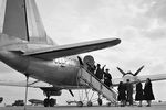 Посадка пассажиров в&nbsp;самолет в&nbsp;аэропорту Внуково, 1951&nbsp;год
