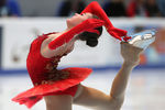Алина Загитова выступает в произвольной программе женского одиночного катания на чемпионате России по фигурному катанию в Санкт-Петербурге