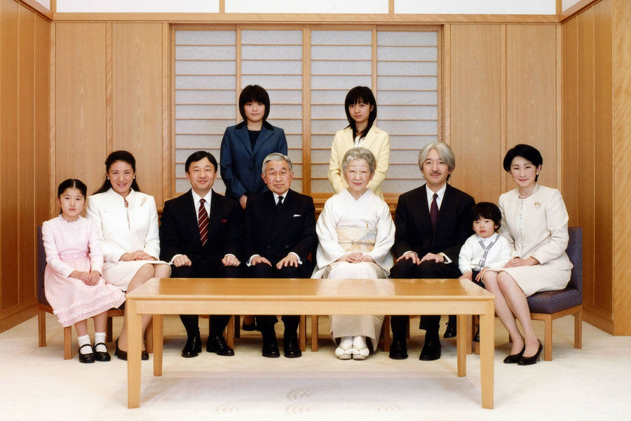 Император Акихито, императрица Митико, принцесса Айко, принцесса Масако, Нарухито, Акихито, Митико, принц Акисино, принц Хисахито, принцесса Кико, принцесса Мако и принцесса Како