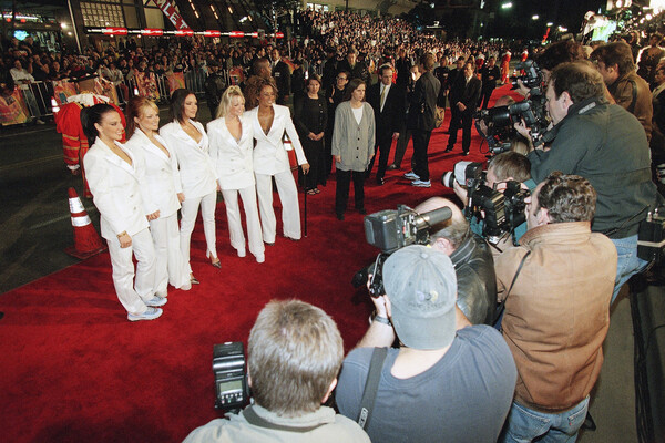 Группа Spice Girls на&nbsp;премьере фильма Spice World в&nbsp;Голливуде, 1998&nbsp;год