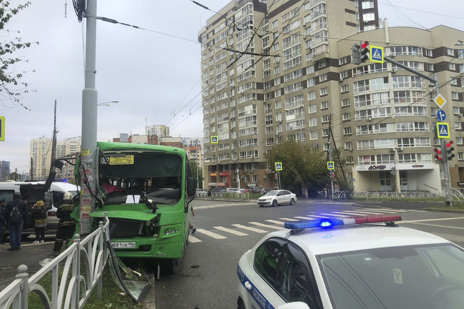 В Екатеринбурге более 10 человек госпитализированы после ДТП с автобусом -  Газета.Ru | Новости