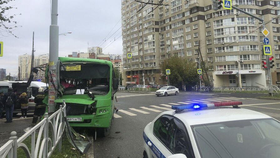 В Екатеринбурге более 10 человек госпитализированы после ДТП с автобусом