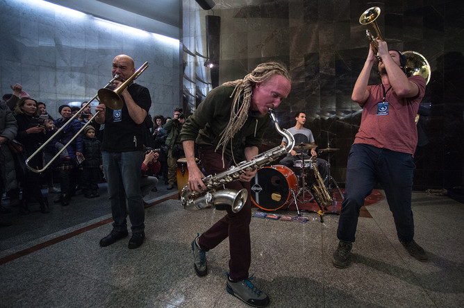 Концерт 1/2 Orchestra в вестибюле станции Московского метрополитена «Маяковская» в рамках Всероссийской культурно-образовательной акции «Ночь искусств»