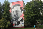 Портрет художника Василия Кандинского на стене дома на улице Фонвизина в Москве