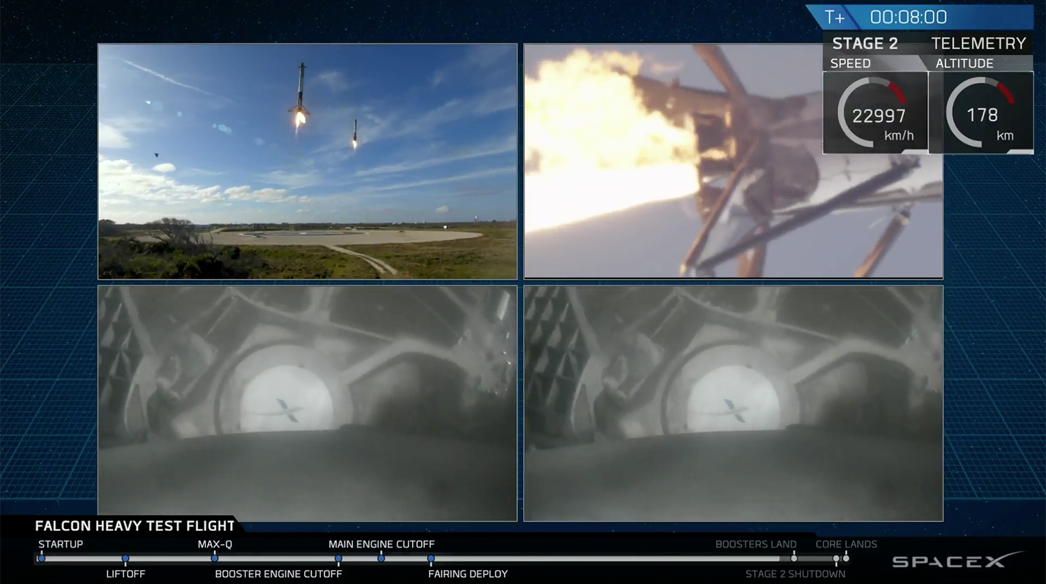 Во время запуска ракеты-носителя Falcon Heavy компании Илона Маска SpaceX с мыса Канаверал во Флориде, 6 февраля 2018 года