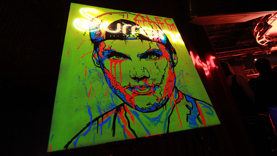 Изображение диджея Avicii работы художника Алека Монополи на&nbsp;фестивале Park City Live в&nbsp;Юте, 2013 год