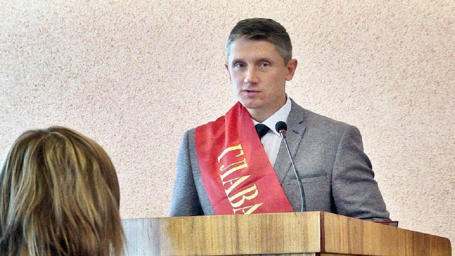 Олег Шкуратов во время инаугурации на пост главы города Клинцы, 2014 год