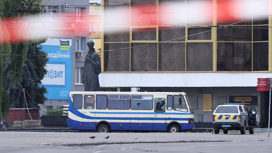 Ситуация на&nbsp;месте захвата заложников в&nbsp;пассажирском автобусе в&nbsp;центре Луцка, 21 июля 2020 года