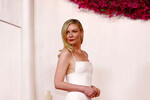 Актриса <b>Кирстен Данст</b> выбрала для «оскаровской» церемонии простое белое платье Gucci