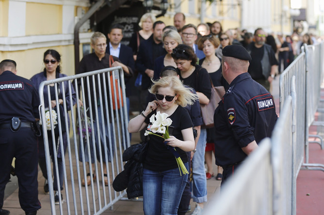 Церемония прощания с Антоном Носиком в Центральном доме литераторов в Москве, 11 июля 2017 года