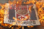 Акции протеста против запуска ракеты в Сеуле, Южная Корея.
