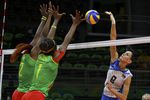 Женская сборная России по волейболу одолела команду Камеруна в трех партиях и вышла в четвертьфинал Олимпийских игр.