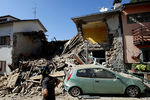 Разрушения в населенном пункте близ Аматриче