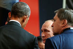 Владимир Путин во время короткого общения с президентом США Бараком Обамой в рамках саммита АТЭС в Перу