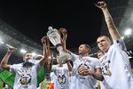 Игроки «Тосно» празднуют победу в Кубке России