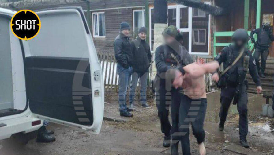 Shot: в Сыктывкаре спецназ в ходе штурма задержал угрожавшего взорвать соседей мужчину