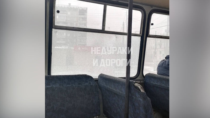 В Челябинске неизвестный открыл стрельбу по окну маршрутки, за которым находились дети