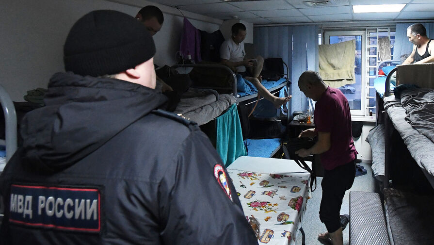 "Нужно обойти 100%": полиция в Москве проверит все квартиры в поисках мигрантов