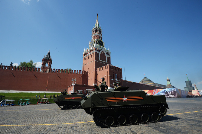 Бронетранспортеры (БТР) «Ракушка» во время военного парада на Красной площади в честь 71-й годовщины Победы в Великой Отечественной войне 1941-1945 годов