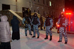 Сотрудники правоохранительных органов на территории Среднеуральского женского монастыря в Свердловской области, 29 декабря 2020 года