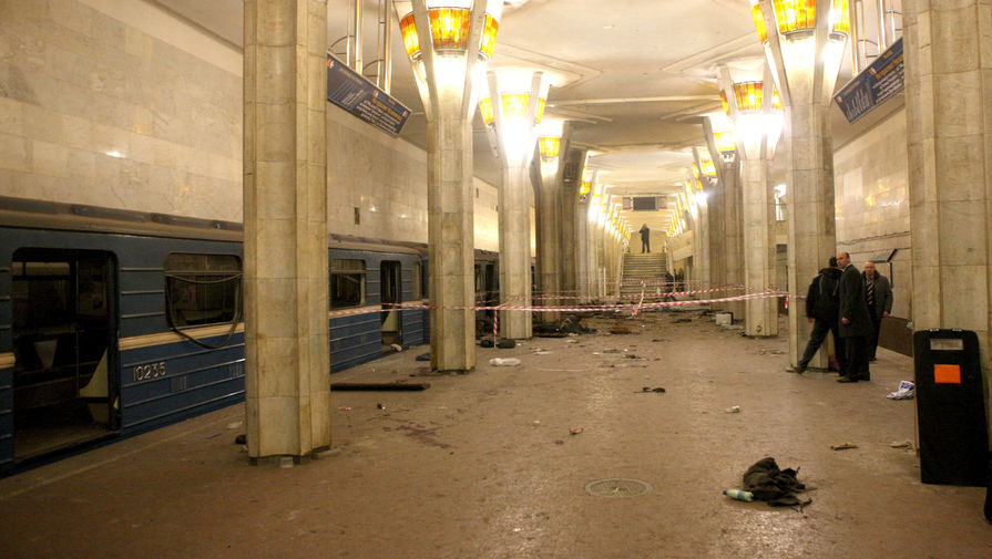 Станция метро «Октябрьская» после взрыва, 11 апреля 2011 года