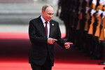 Президент РФ Владимир Путин перед военным парадом по случаю 80-й годовщины Победы китайского народа в войне сопротивления Японии и окончания Второй мировой войны в Пекине, Китай, 3 сентября 2025 года