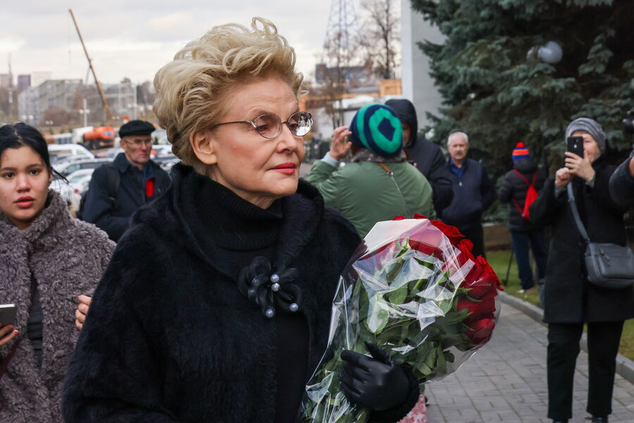 Телеведущая Елена Малышева на&nbsp;церемонии прощания с&nbsp;телеведущим Юрием Николаевым в&nbsp;Москве, 8&nbsp;ноября 2025&nbsp;года