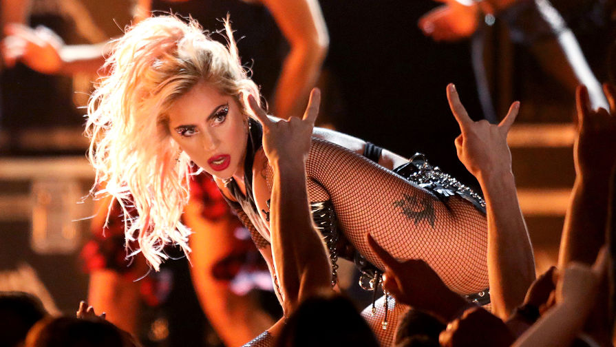 Леди Гага во время выступления на церемонии Grammy Awards в Лос-Анджелесе, 2017 год