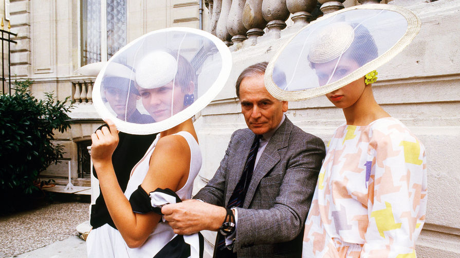 Французский модельер Пьер Карден во время показа летней коллекции-1985, 1984 год