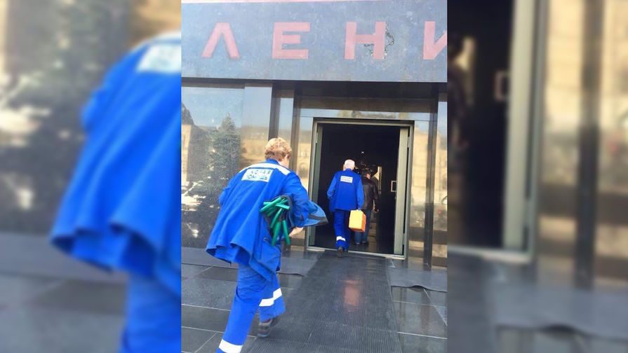 Фото спешащих в мавзолей Ленина врачей рассмешило ��ользователей Сети‍ - Газета.Ru