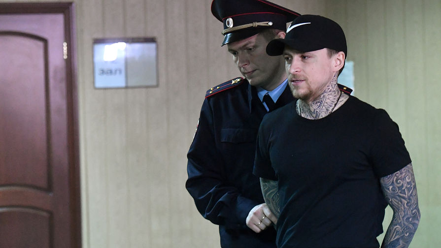 Футболист Павел Мамаев перед началом заседания Пресненского районного суда Москвы, 9 апреля 2019 года