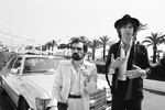 Режиссер Мартин Скорсезе (слева) и продюсер и музыкант Робби Робертсон на Каннском кинофестивале, где они представили документальную картину «Последний Вальс», 1978 год