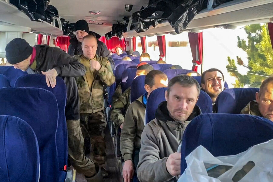 Российские военнослужащие, освобожденные из плена после переговорного процесса с властями Украины, 31 января 2024 года 